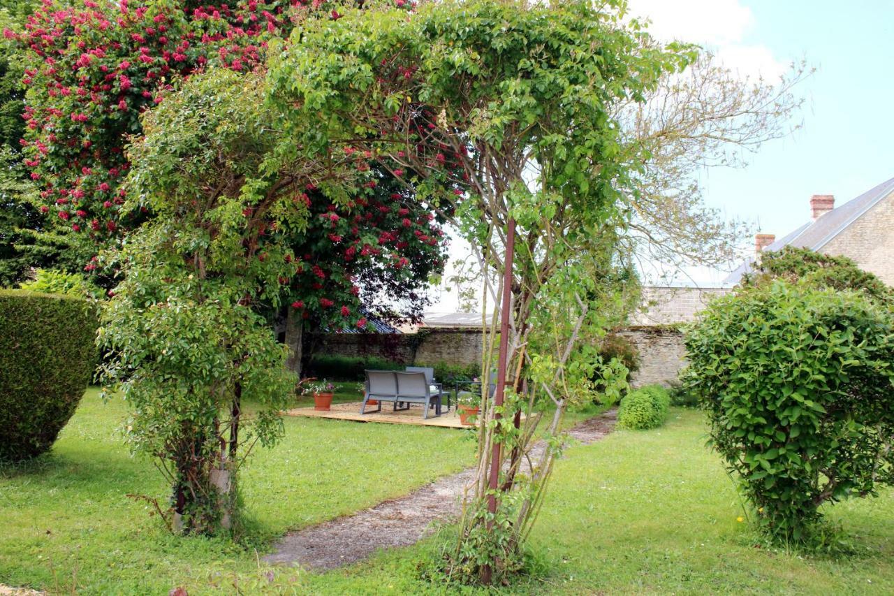 Safraniere De La Venelle Du Moulin Bed and Breakfast Jort Exteriör bild